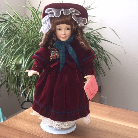 NIB Paradise Galaries of the World’s Finest Porcelain Dolls NOELLE - Picture 2 of 14